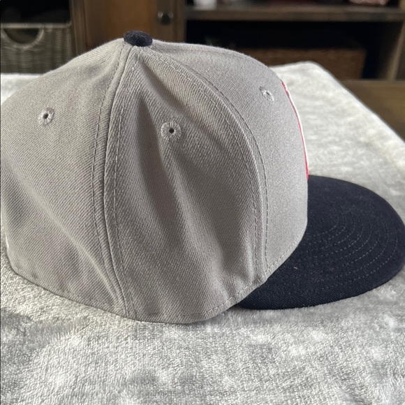 Gray and Black New Era Baseball Cap with Red Sox logo - Picture 10 of 11
